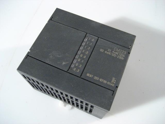 Siemens EM223 di 4XAC 120V do 4XAC 120V bit controler