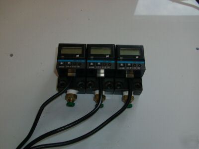Lot of 3 sunx dpx-400-in vacuum transducer / display