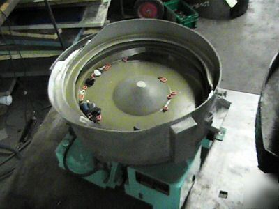 Hendricks vibratory parts feeder bowl automation 