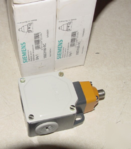 New 2PC siemens limit switch plunger type in box