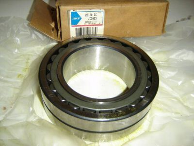 New skf spherical roller bearing 23120 cc/C3W33 in box