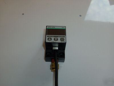 Sunx DP2-42N 0-145 psi pressure transducer / display