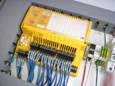 Pilz pss sb DI8O8 decentralised dig i/o for safetybus p