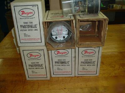 Photohelic series 3000 pressure controllers, lot of (6)