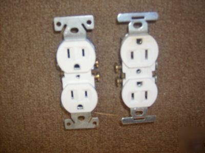40 - 15A commercial grade duplex receptacle ivory