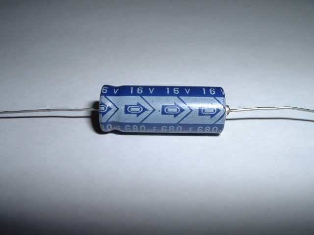 Electrolytic capacitor 680UF 16V axial