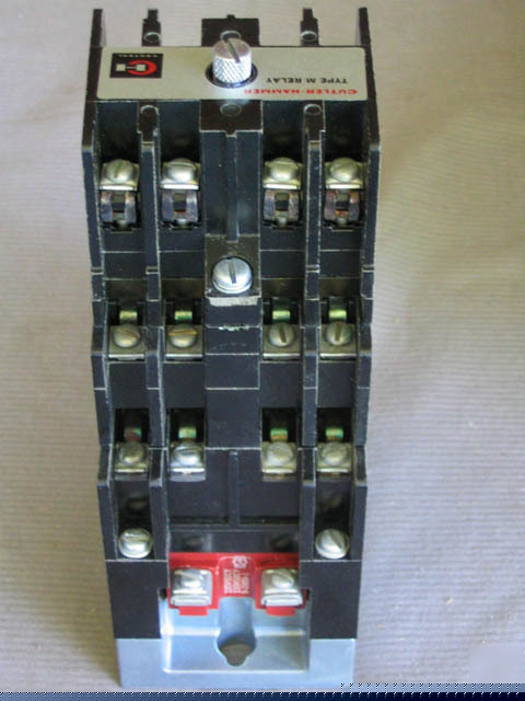 Cutler-hammer type m relay D23MF 4 pole