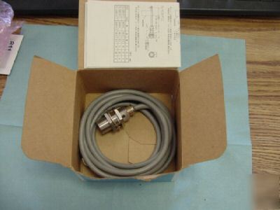 New omron tl-X5E1 proximity switch. in mfg. box <