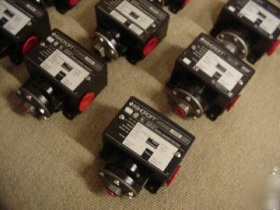 New ashcroft B420B xpkfs 400PSI pressure switch