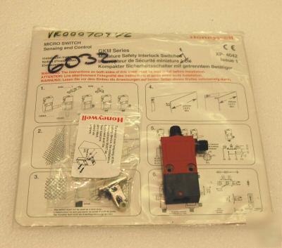 New honeywell safety interlock switch GKME03W2 