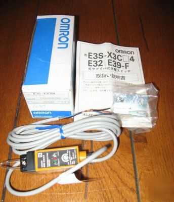 New omron E3S-X3CB4 photoelectric switch * *