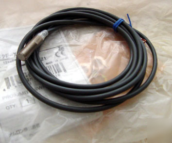New omron proximity switch sensor E2E-X2D1-n 