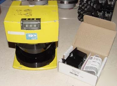Sick optics laser proximity sensor PLS101-112