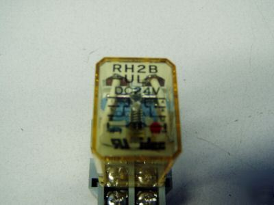 Idec relay m/n: RH2B-u w/ idec relay base m/n: SH2B-05 