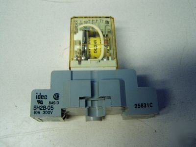 Idec relay m/n: RH2B-u w/ idec relay base m/n: SH2B-05 