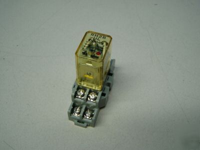 Idec relay m/n: RH2B-u w/ idec relay base m/n: SH2B-05 