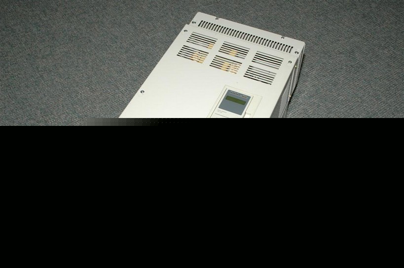 Yaskawa / magnetek cimr-P5M2018 30HP 230V ac drive 