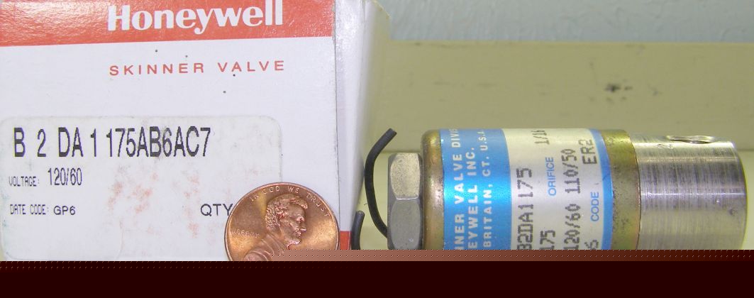 New skinner/honeywell valve no. B2DA1175AB6AC7...red/ 