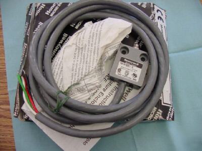 Honeywell / micro switch 914CE1-6 limit switch. nob