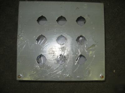 Nine hole gasketed jic enclosure with backplate-nos