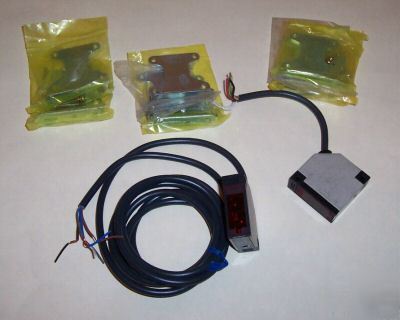 Lot of 2 omron E3JK-DS30M1 photoelectric sensors 