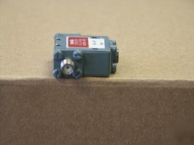 Narda/L3 4933 coaxial ferrite isolator, 3 port