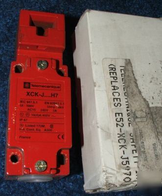 New lot of 2 telemecanique safety interlocks xck-j H7