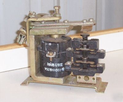 General electric IC2820A100BB2F relay