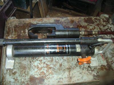 Burndy hand hydraulic pump Y10HP crimp head Y46 w/hose 