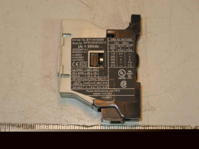 New cutler-hammer iec 3 pole contactor E111A12X3N