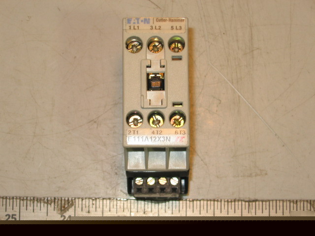 New cutler-hammer iec 3 pole contactor E111A12X3N