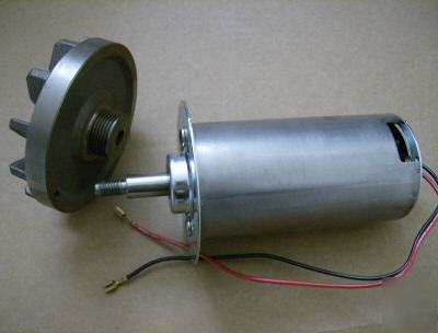 Wind turbine 120V dc electric motor/generator with hub 