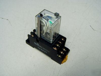 Omron 5A relay w/ base m/n: MY4N-D2