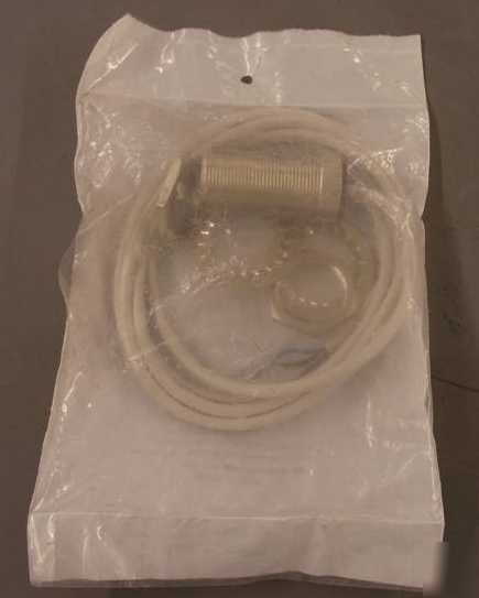 Allen bradley 872C-M15NN30-A2 proximity sensor