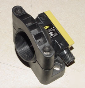 Banner laser sensor QS30LDQ w/ mounting base