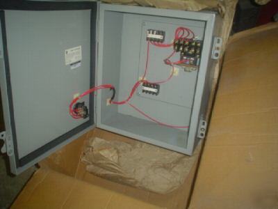 New ge type 12 enclosure lighting box: CR260L22GA08AC * *