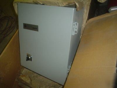 New ge type 12 enclosure lighting box: CR260L22GA08AC * *