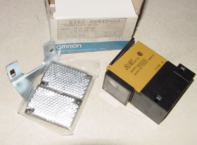 New omron photoelectric sensor E3B2-R5M4D-us 24~240VAC