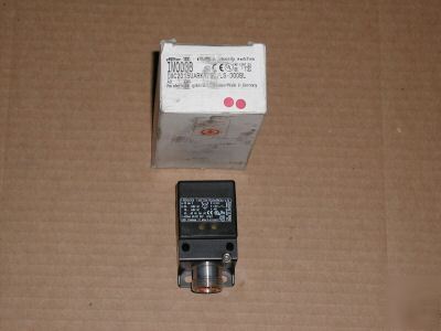 Ifm efector inductive proximity switch #IM0033 ( )