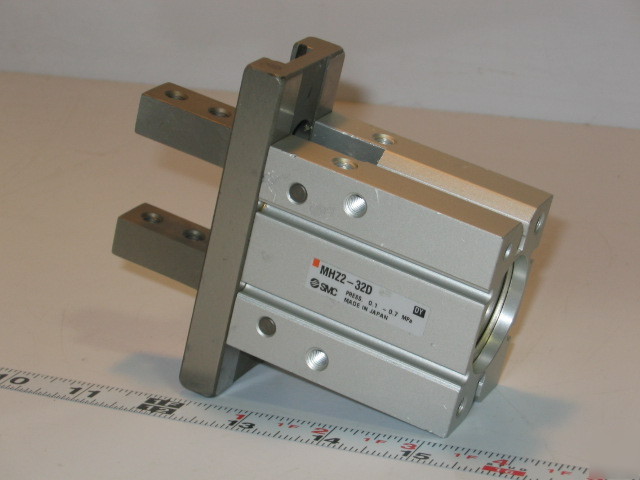 New smc parallel pneumatic air gripper MHZ2-32D