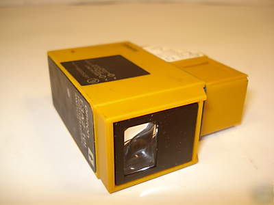 Omron-photoelectric switch E3A2-10M4T