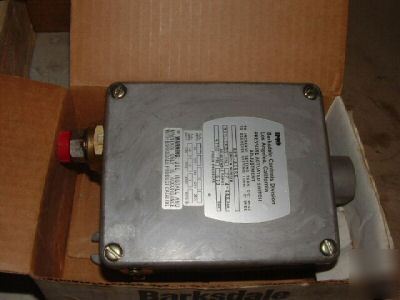 Barksdale bourdon tube pressure switches B2T-A65SS