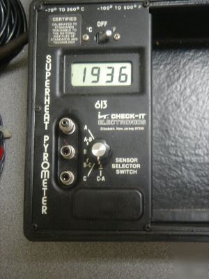 Model 613 superheat pyrometer with extraz powers up 