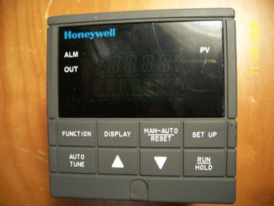 New honeywell UDC2300 temperature process controller 