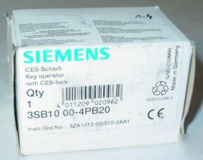 New siemens 3SB10 3SB1000-4PB20 key operator w/ces-lock 