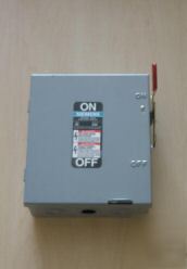 Siemens 30 a 240 v 3 p safety disconnect switch GF321N