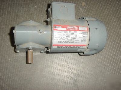 New dayton gearmotor 4Z282 115V 86 rpm 20:1 rt.angle