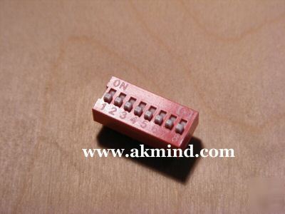 8 position thru-hole dip switch