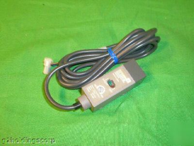Omron E3L-2DE4-50 photoelectric switch